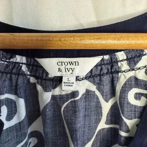 Crown & Ivy Women’s Blouse size Large - Picture 6 of 11